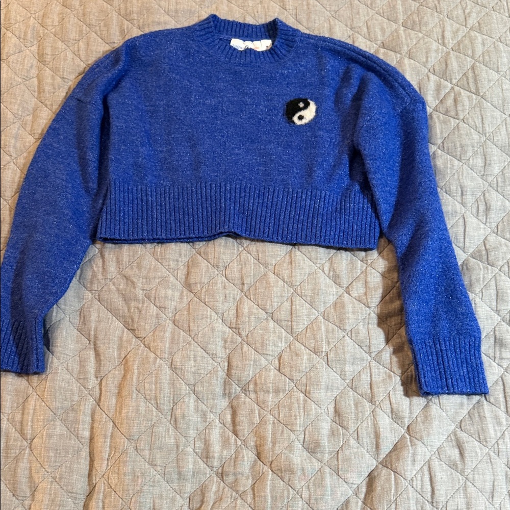 Stylish Blue Cropped Sweater with Yin Yang Patch